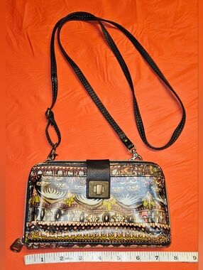 Sakroots Artist Circle Flat Large Crossbody Wristlet or Wallet Colorful EUC